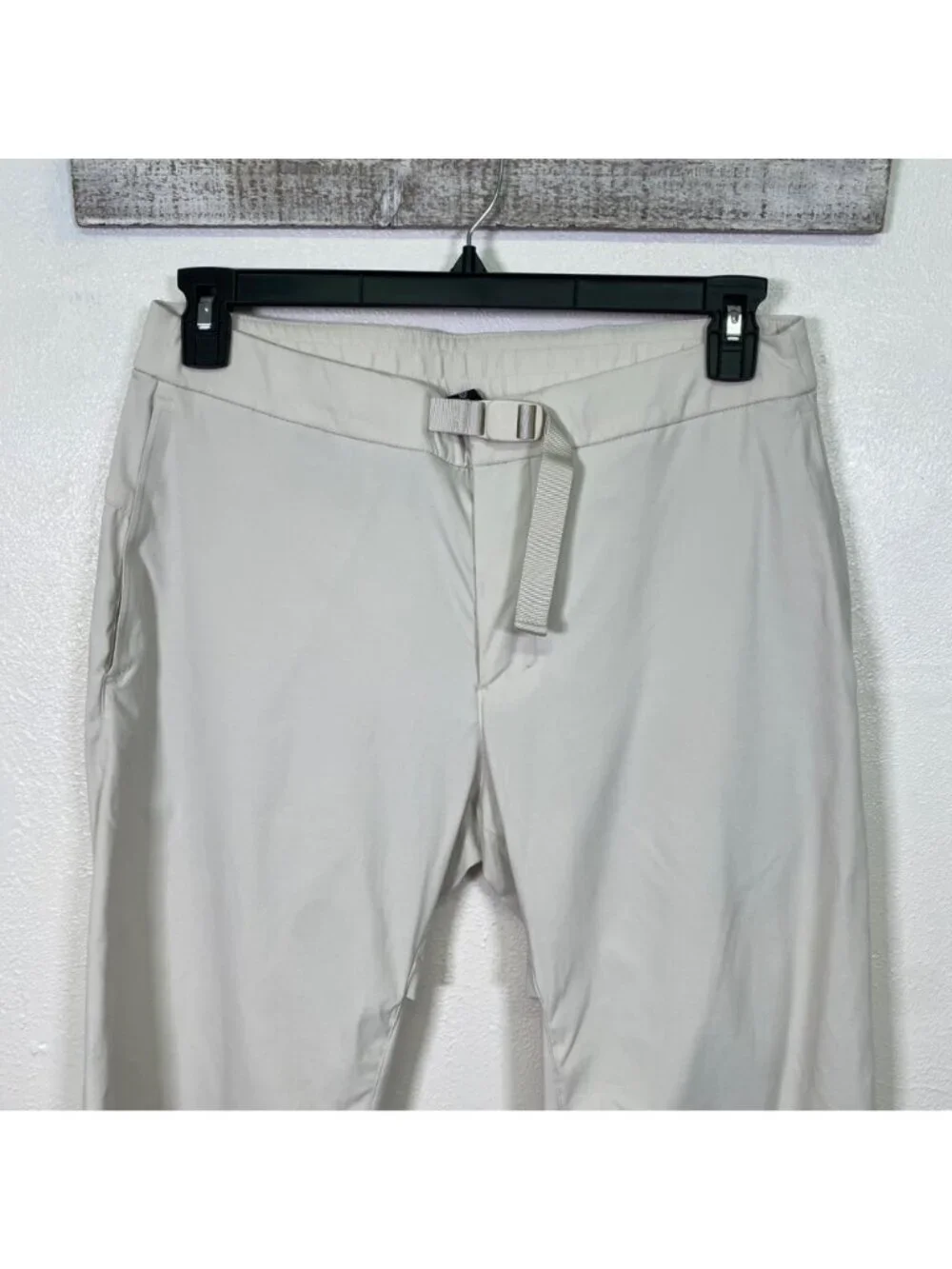 Lululemon Mens Belted Casual Pants Athleisure Neutral Beige Adjustable Belt 32